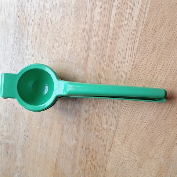 Manual Green Citrus Juicer - Picture 8 of 8